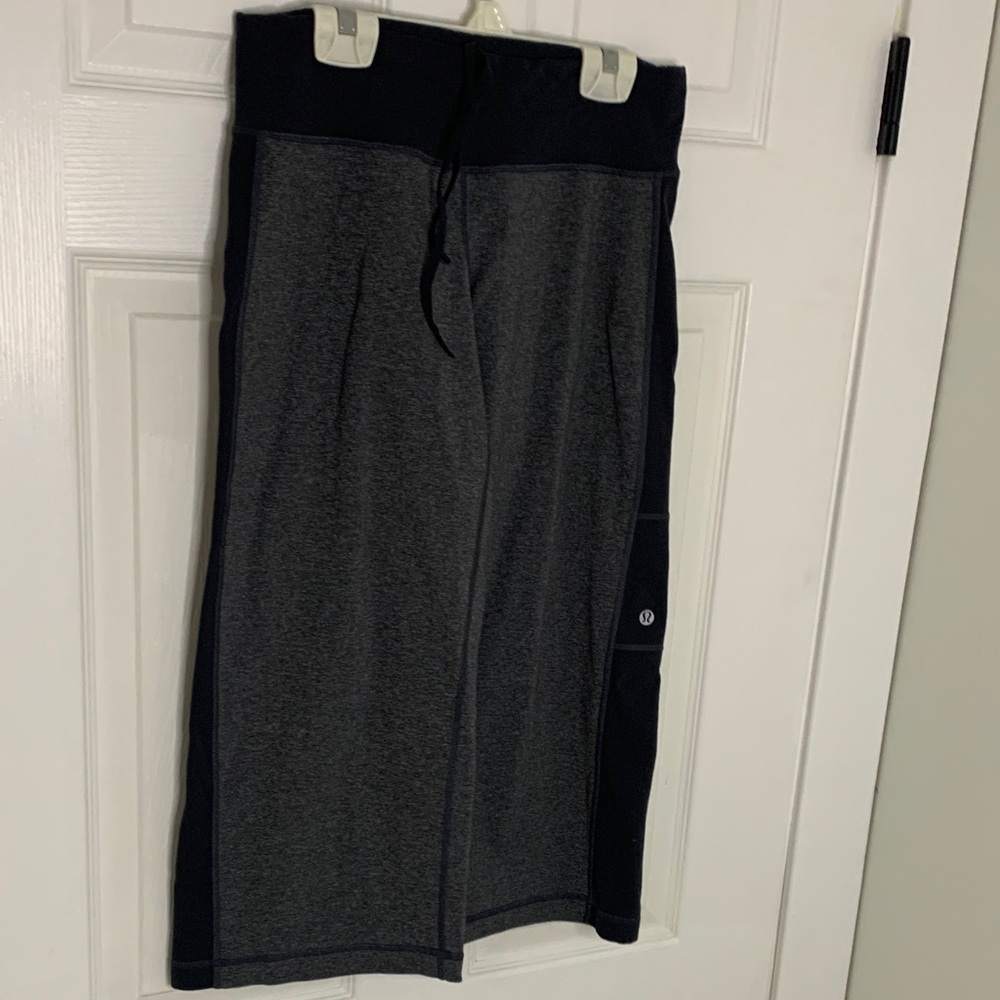 LULULEMON Capri sweats 6